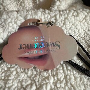 Ariana Grande sweetener pass